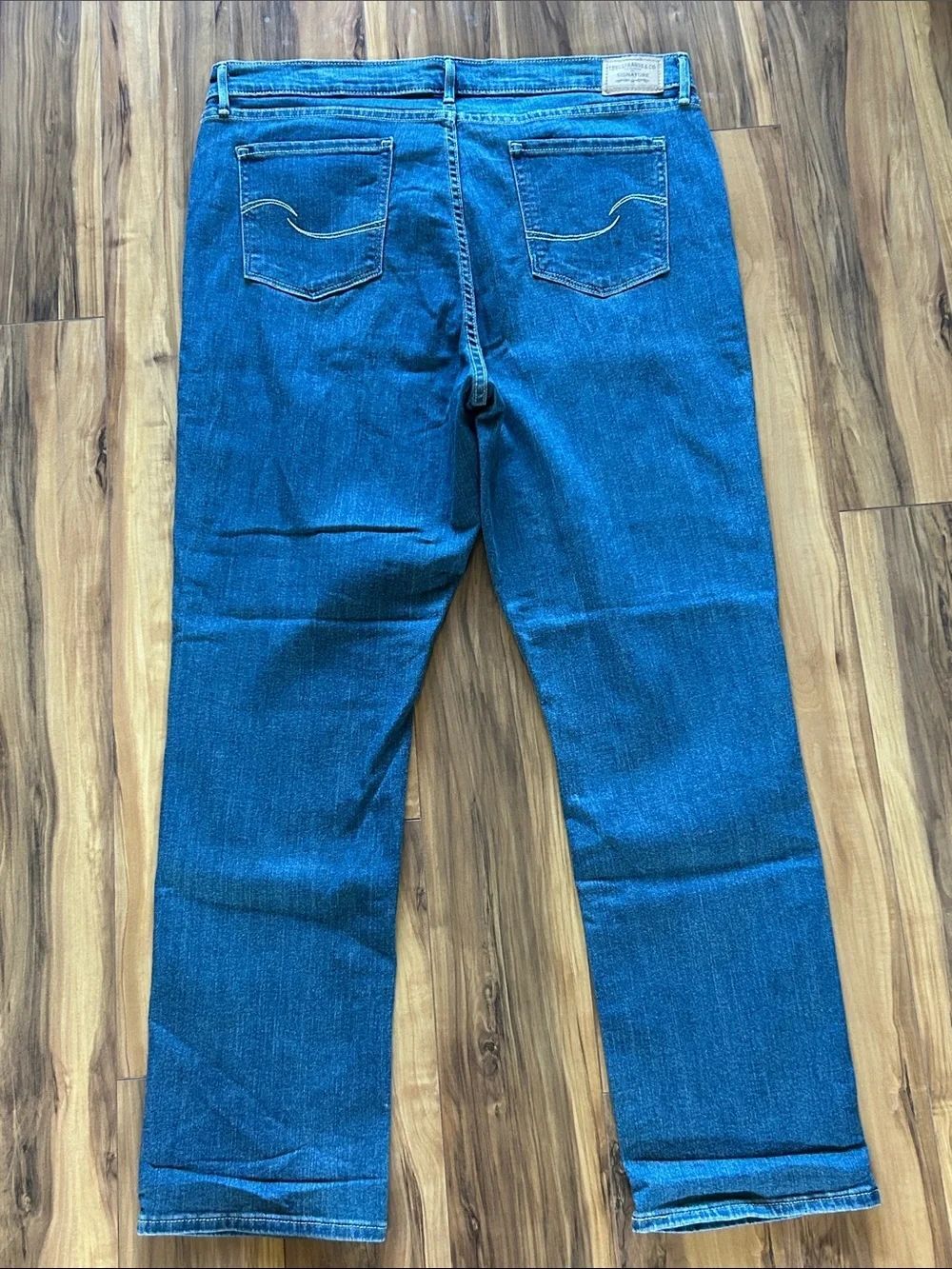 Levi's Signature Mid Rise Straight Jeans - Picture 7 of 8